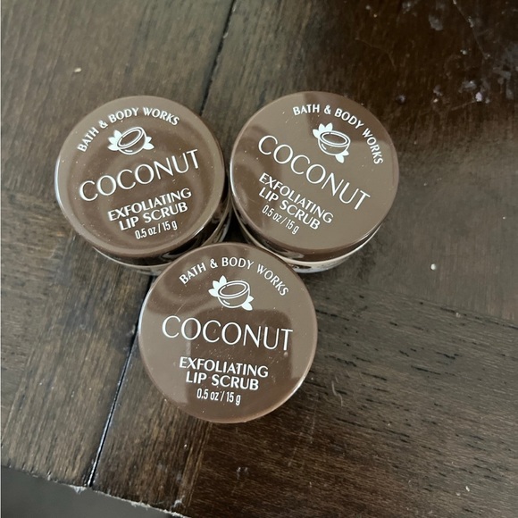 Bath and body works coconut lip scrubs - Picture 1 of 1